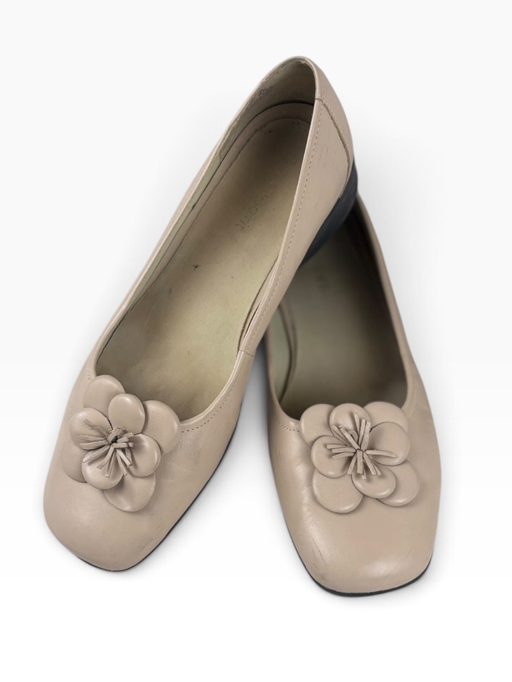 Easy Spirit Leather Ballet Flats Cream Women’s 7.5 B Square Toe Floral Accent